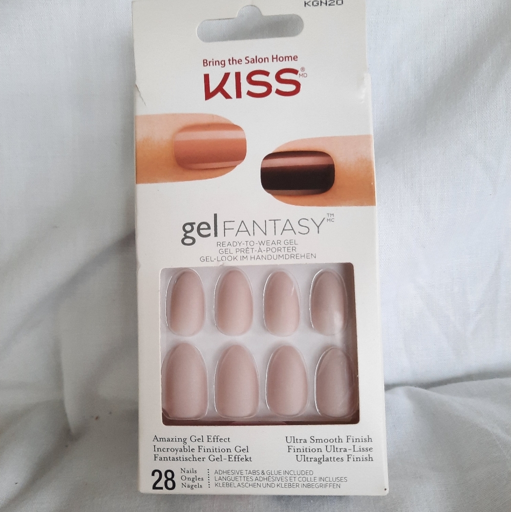KISS Gel Effect Faux Nails